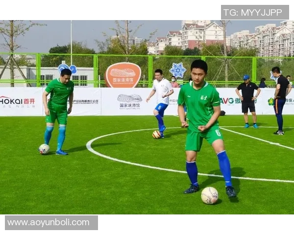 张强的足球人生深度对话：从青涩少年到职业球员的成长之路