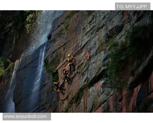成都攀岩队实力揭秘：攀岩巨献背后的故事与挑战