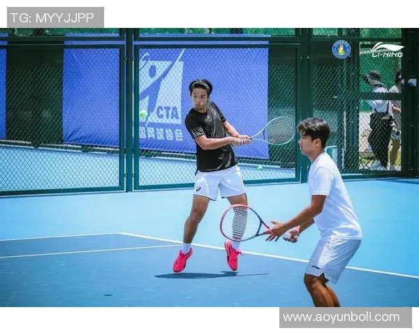 成都网球队进攻体系解析：网球战术的创新与实践探索