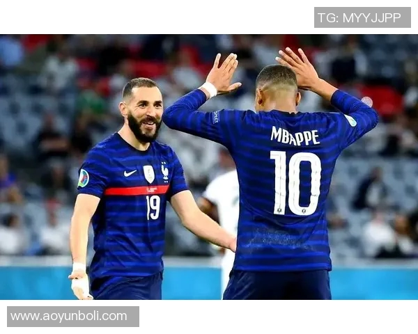 本泽马在足球世界的传奇旅程与未来展望分析