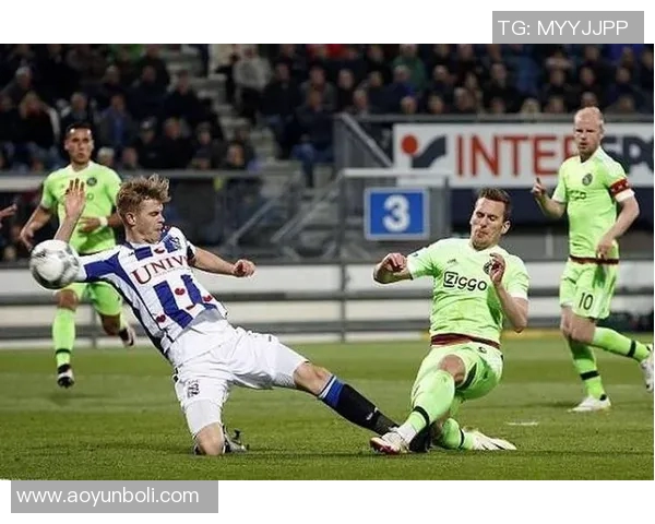 海伦芬主场迎战阿尔克马尔双方争夺联赛关键积分之战