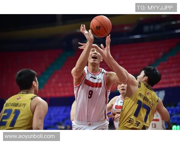 CBA2021赛季广东队与南京队激战正酣精彩瞬间回顾与分析 CBA2021赛季广东队与南京队激战正酣精彩瞬间回顾与分析