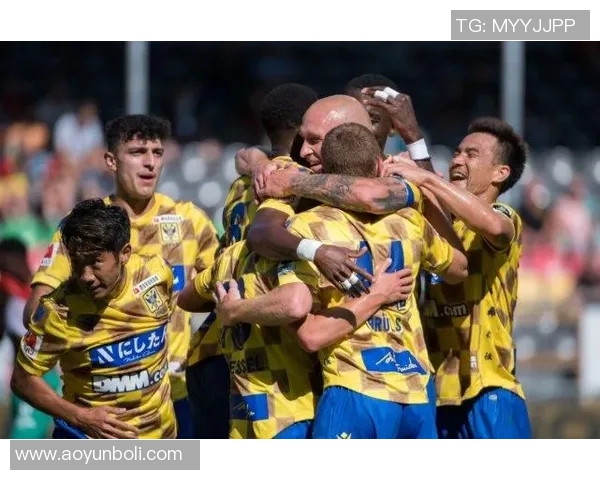 亨克与梅赫伦激战正酣谁能在这场对决中笑到最后